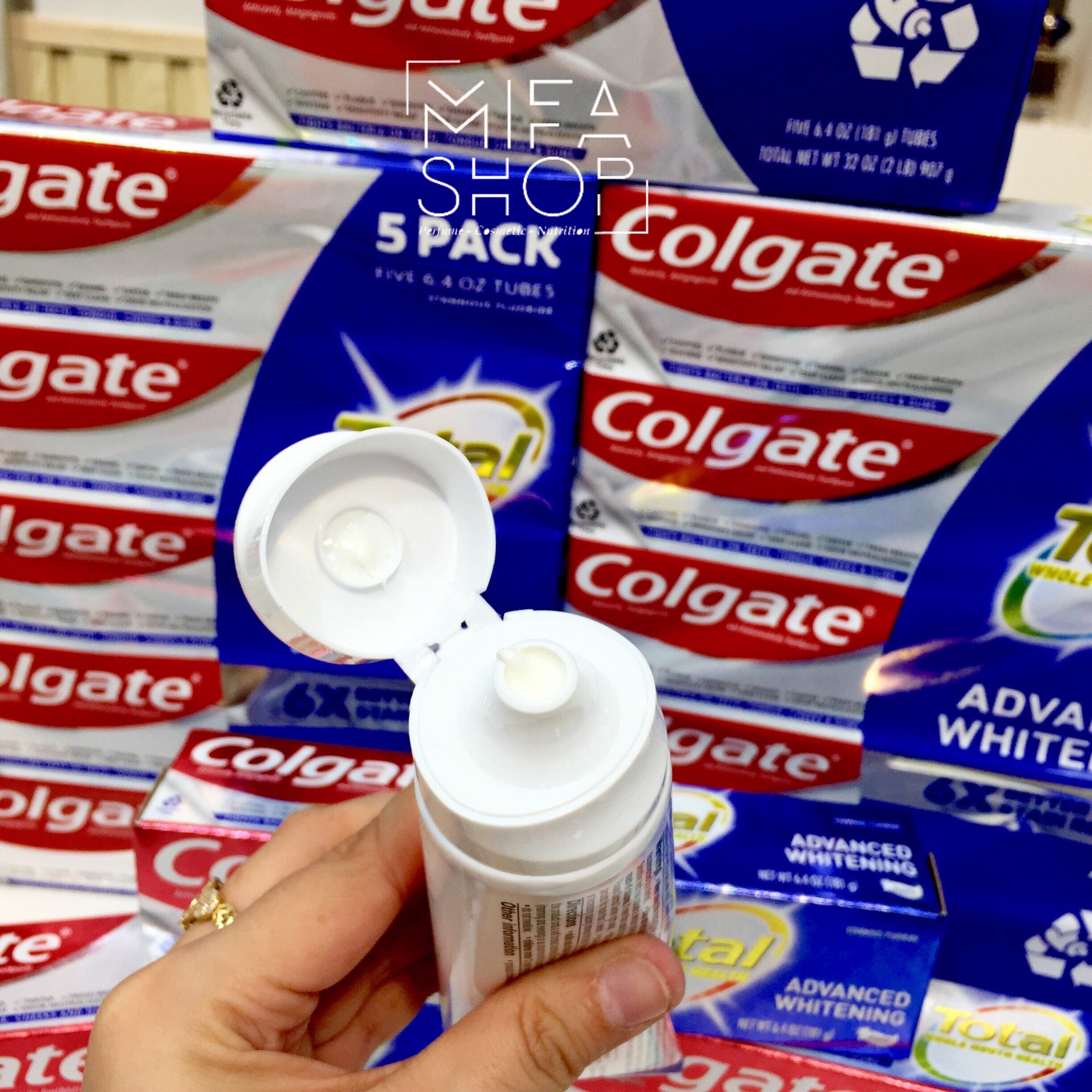 Kem đánh răng trắng sáng Colgate Total Advanced Whitening 181g