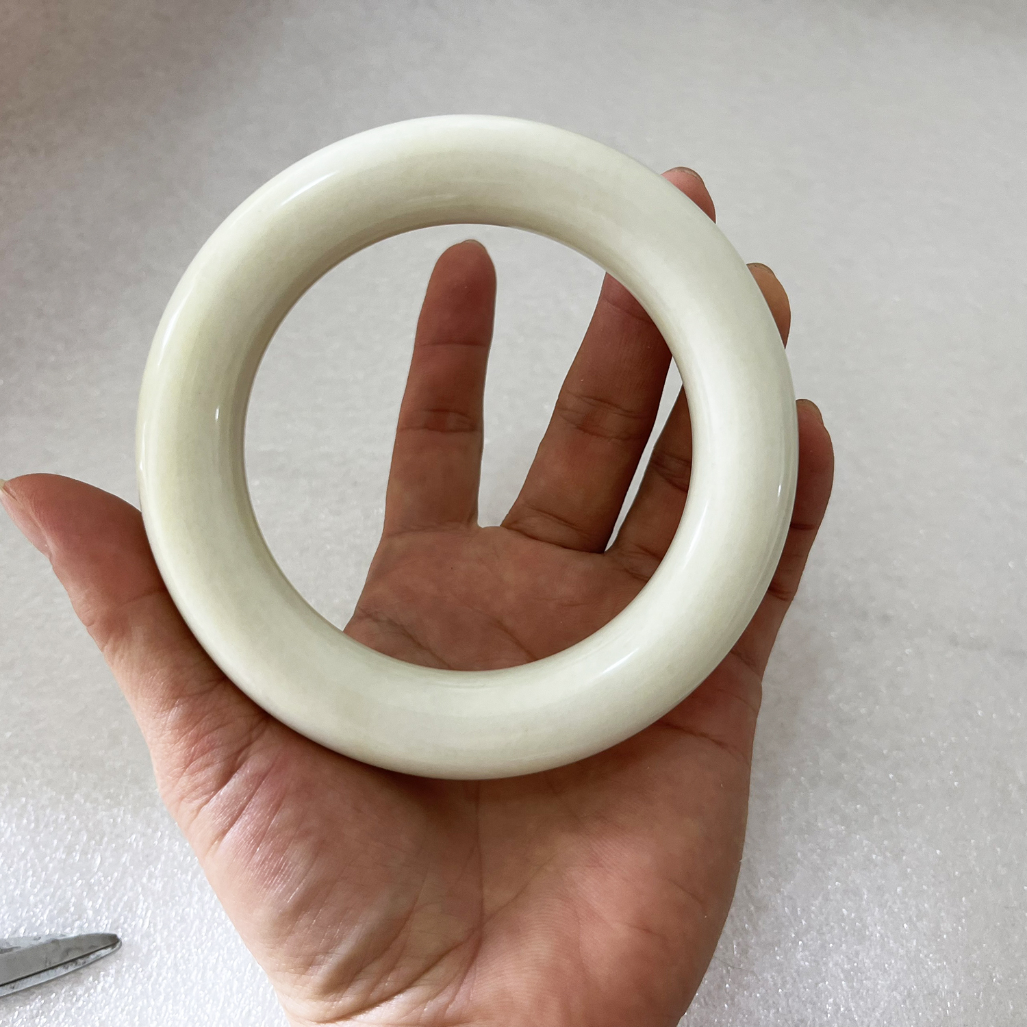 [HCM]Vòng tay đá cẩm thạch bản tròn đũa dày 1.6cm cho người mệnh Thủy, Kim, hỏa, mộc ( nhiều size)