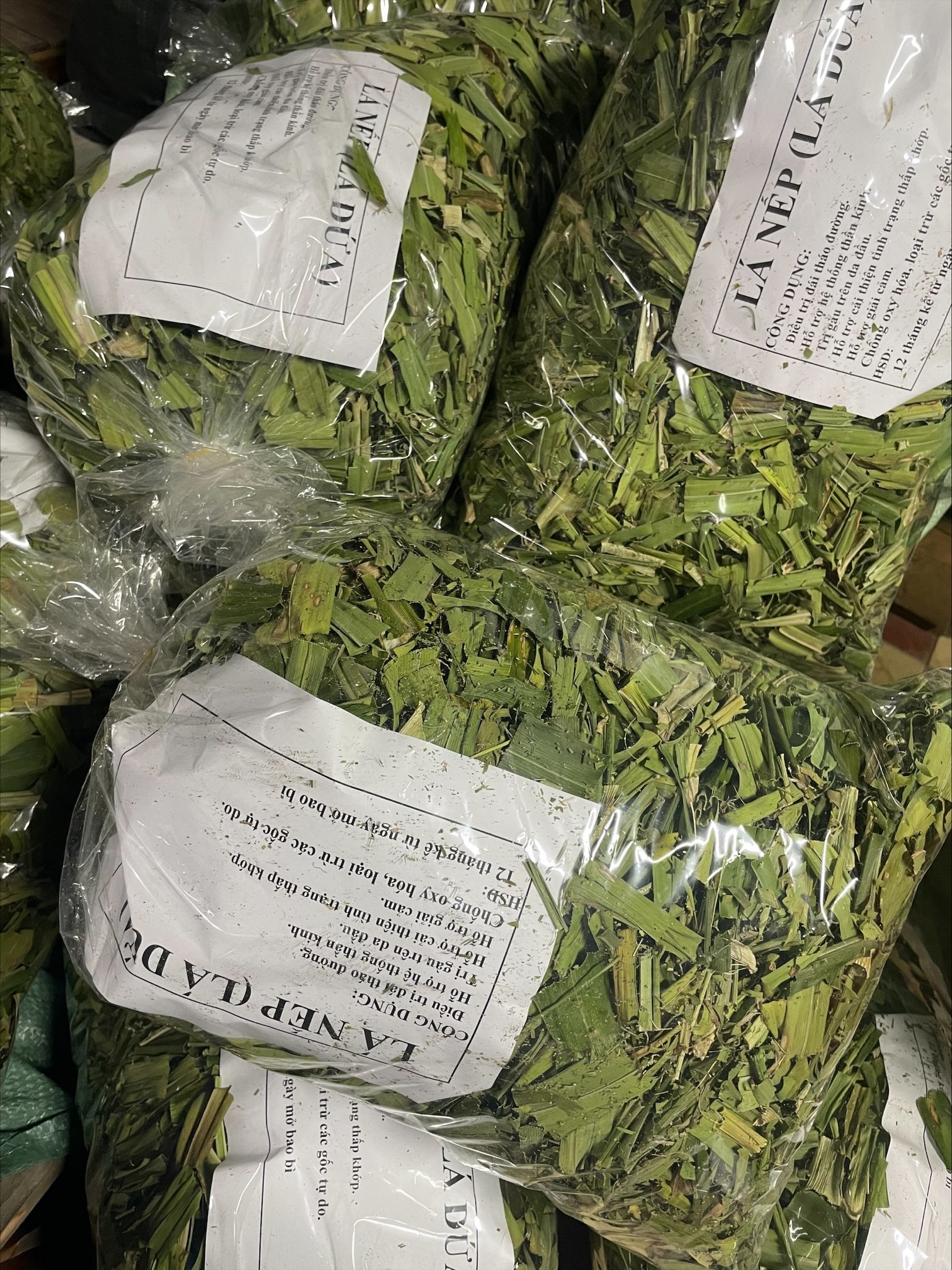 100GR Lá nếp sấy khô ( lá dứa sấy khô)