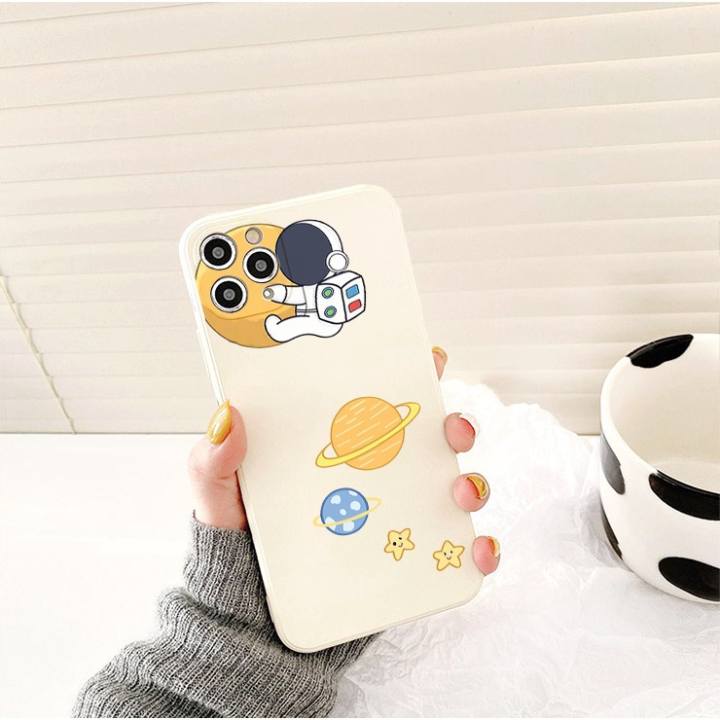 Ốp lưng iphone cạnh vuông Phi hành gia ôm trăng dành cho iphone 6 đến 13promax – E132 – No Brand ,SKU : 1763118317_VNAMZ-7895271369 >>>🇻🇳 Top1Vietnam 🛒>>> lazada.vn 🇻🇳🇻🇳🇻🇳🛒🛍🛒