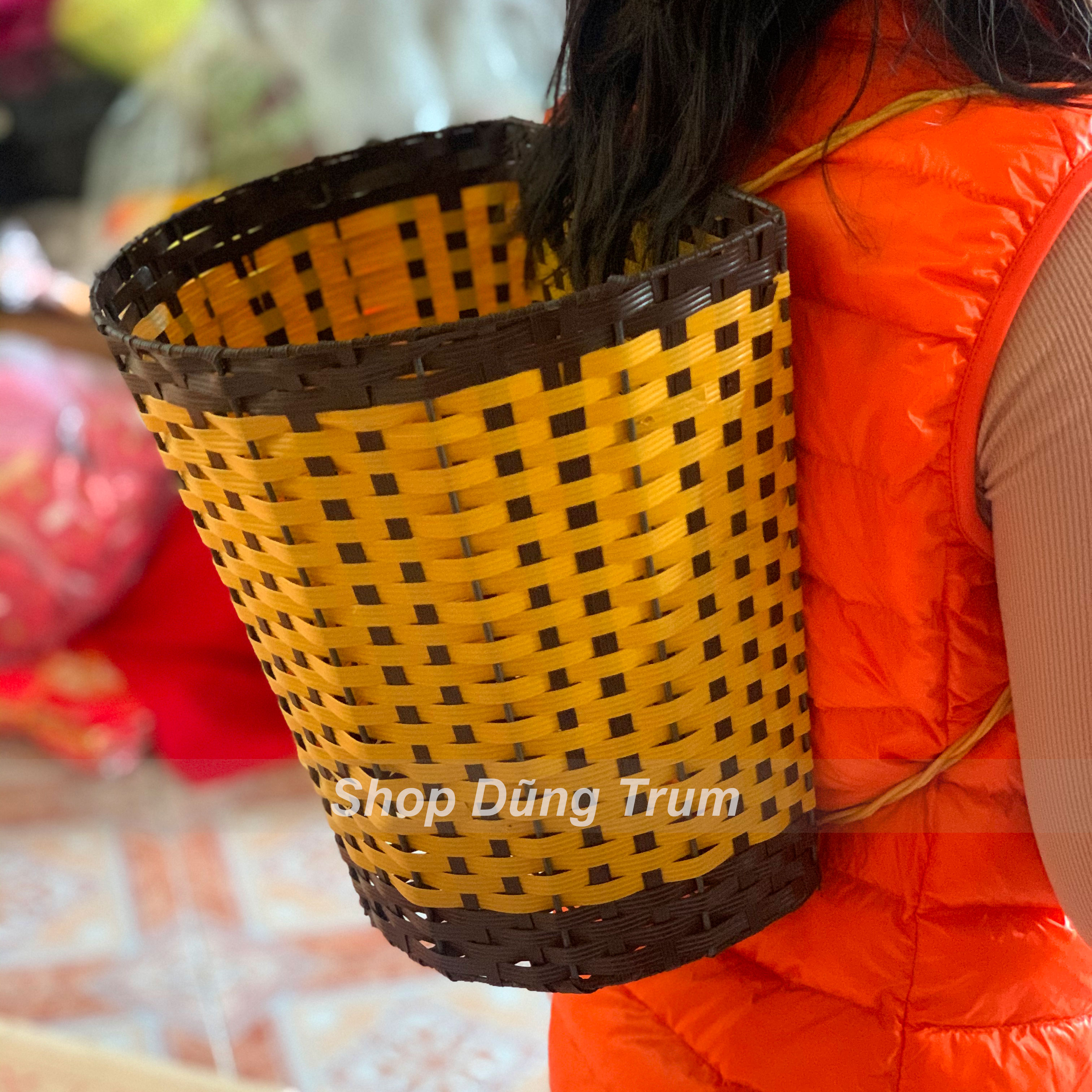 Gùi dân tộc múa hát biểu diễn trang trí quán