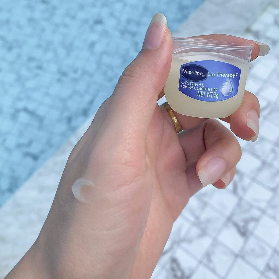Son dưỡng hồng môi Vaseline Rosy Lips Therapy 7g