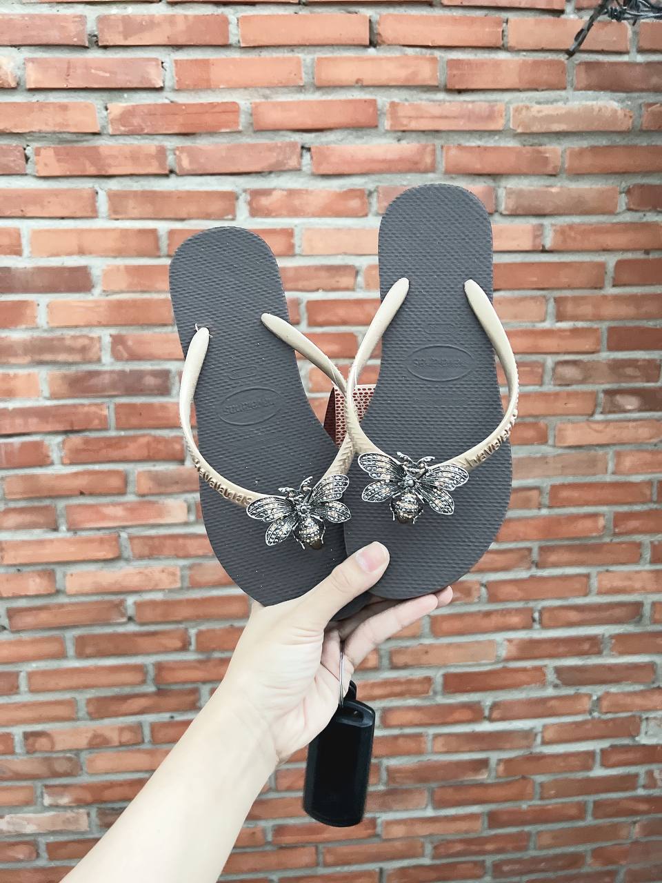 Dép Havaianas kết hợp chram ong