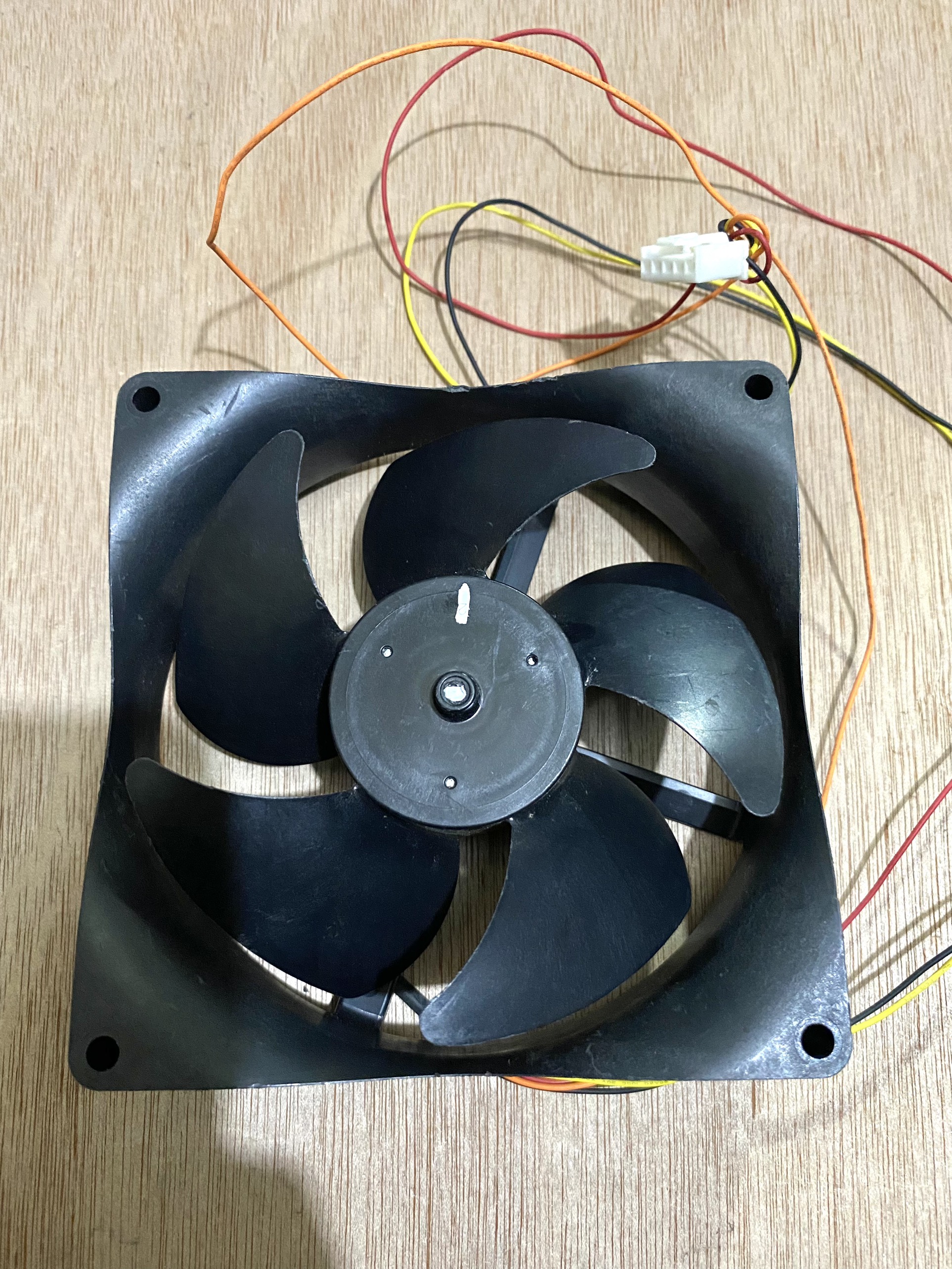Quạt tủ lạnh Toshiba 4 dây 12V ( 12*12 )