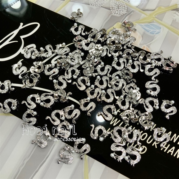 Charm gắn móng tay rồng tết 2024