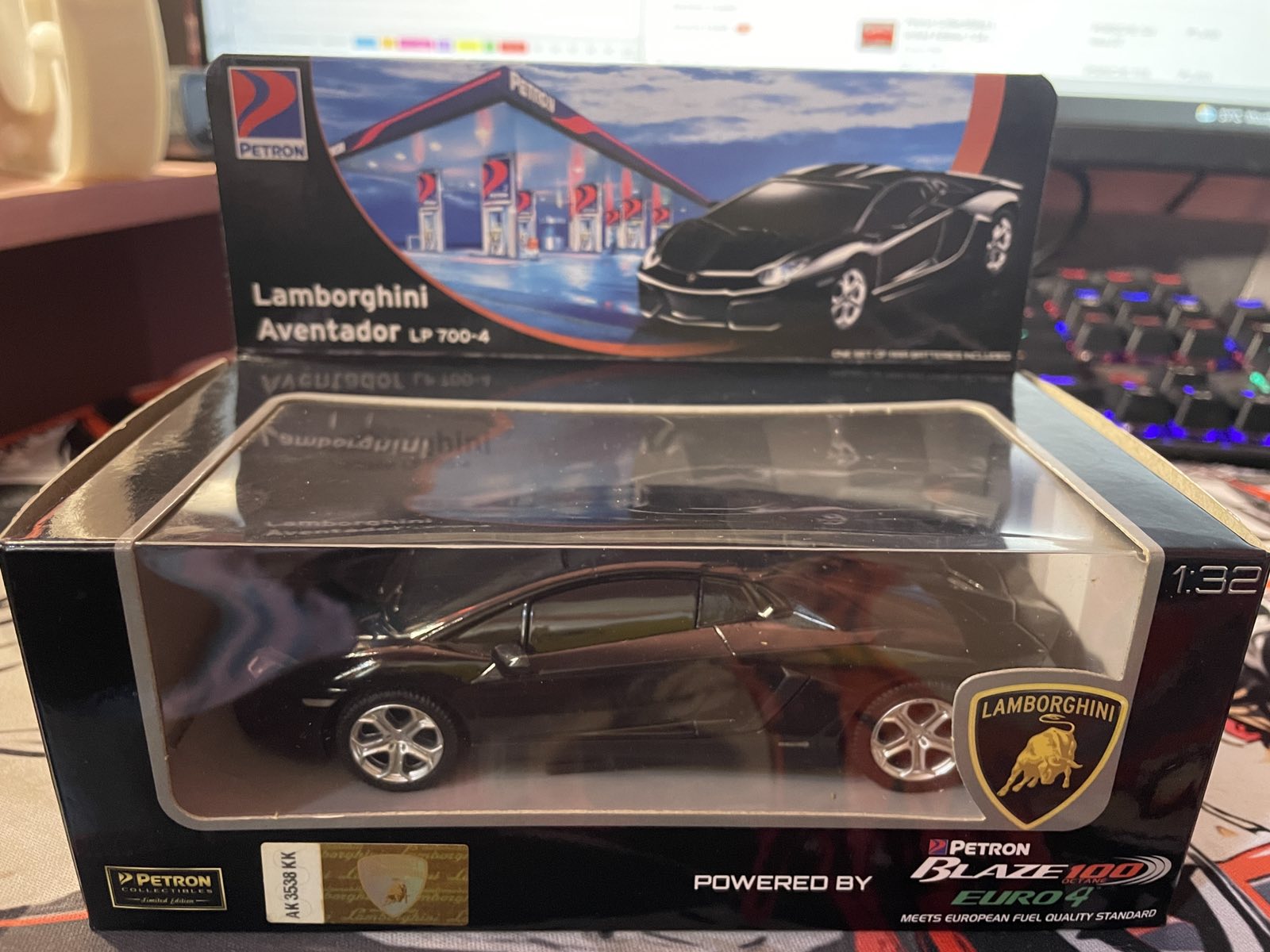 Petron Collectibles Limited Edition LAMBORGHINI AVENTADOR LP700-4 1:32 ...