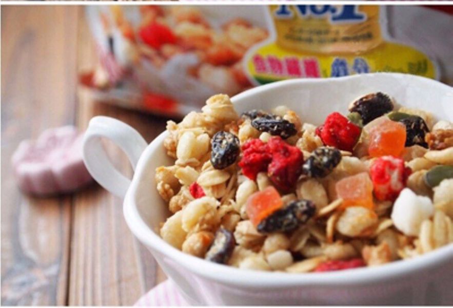 NGŨ CỐC CALBEE NHẬT BẢN 750gr DATE 7/2023