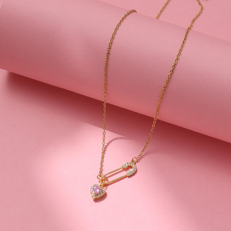 New 2024 Exquisite Crystal Safety Pin Love Heart Pendant Necklace Titanium Steel Gold Metal Necklace for Women Fashion Accessories Gifts.