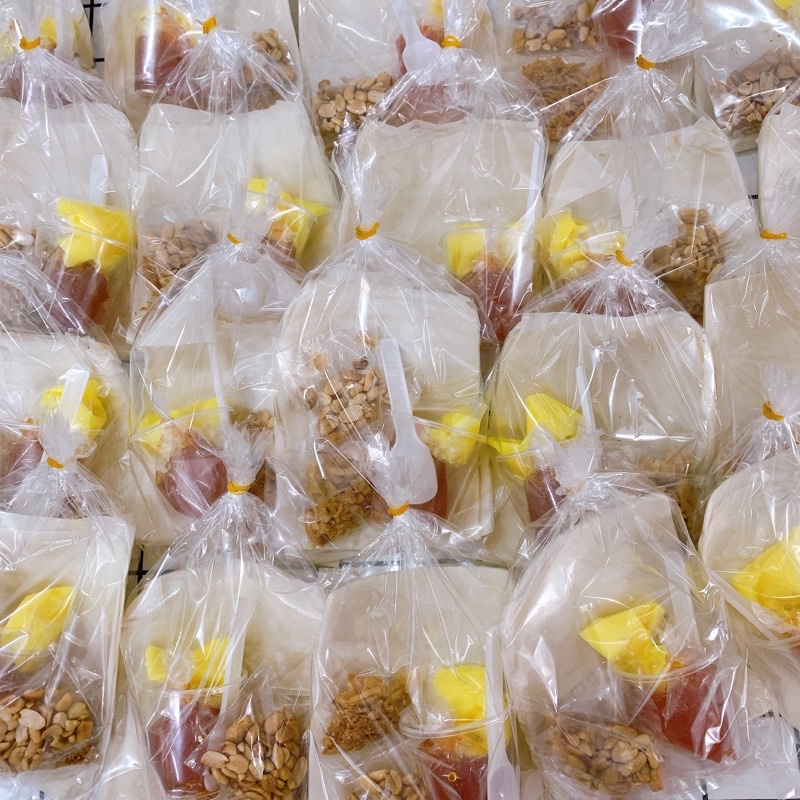 Bánh tráng chấm me bơ đậu phộng hành phi