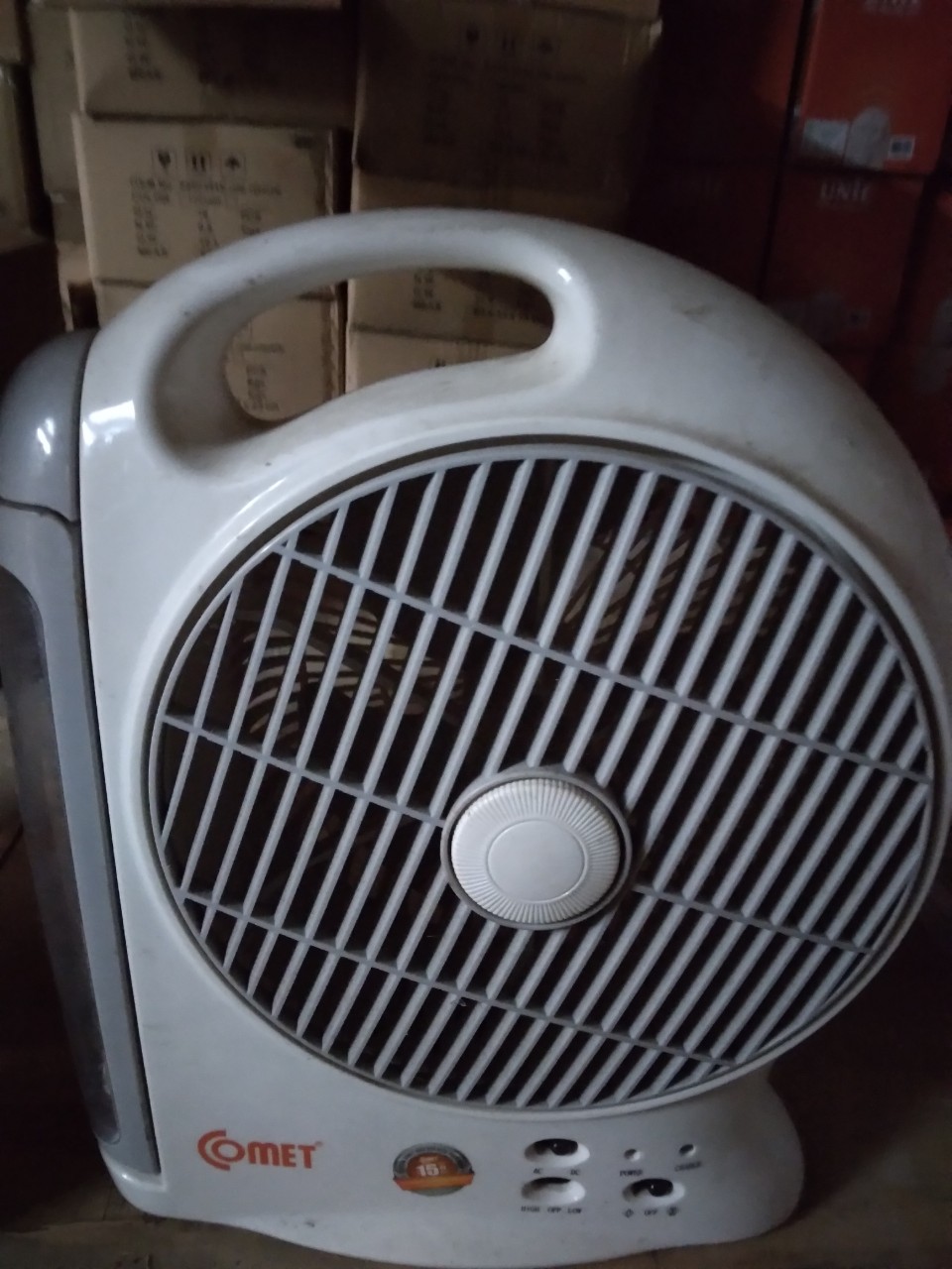 Quạt sạc đa năng Comet CRF0508