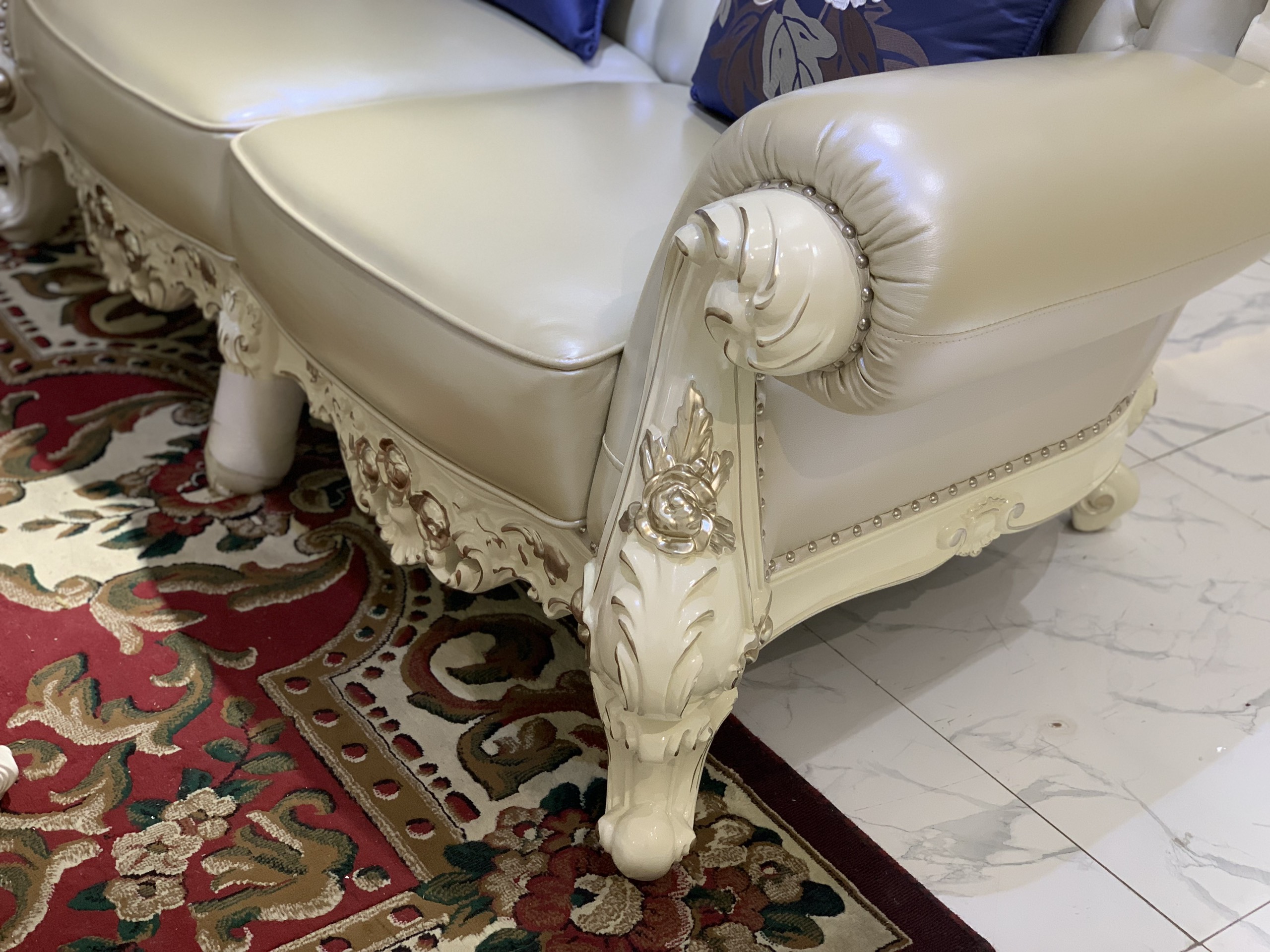 Bộ Sofa phòng khách tân cổ điển bọc da bò nhập khẩu 9903B