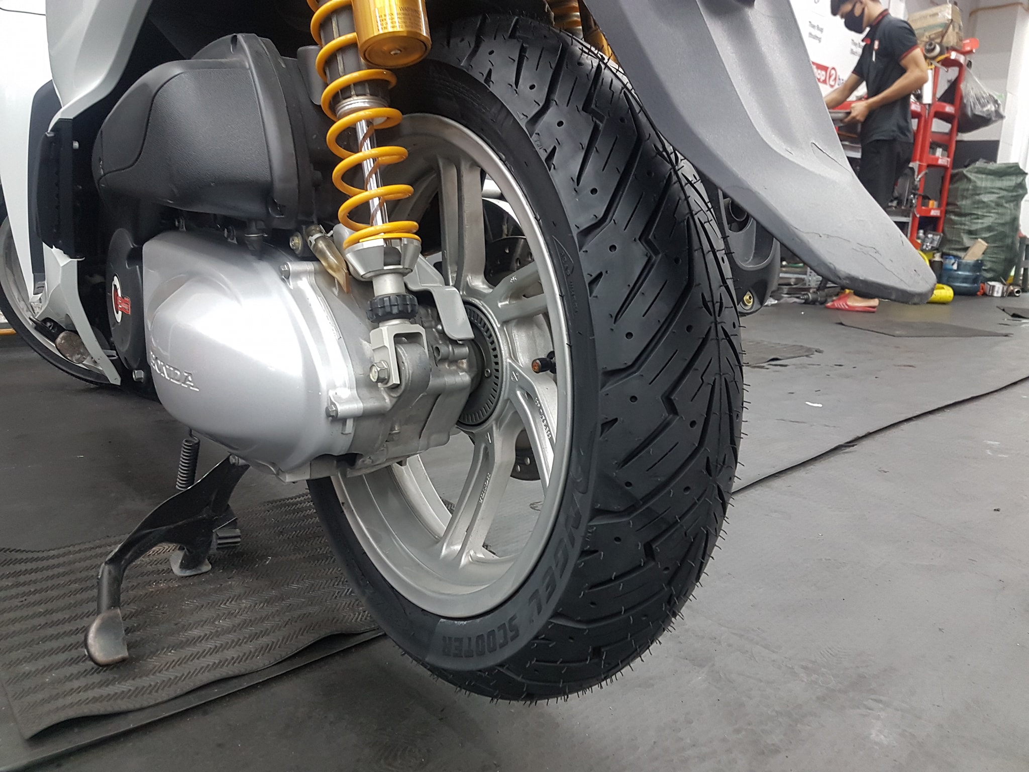 Vỏ pirelli 130/70-16 angel scooter cho sh300i