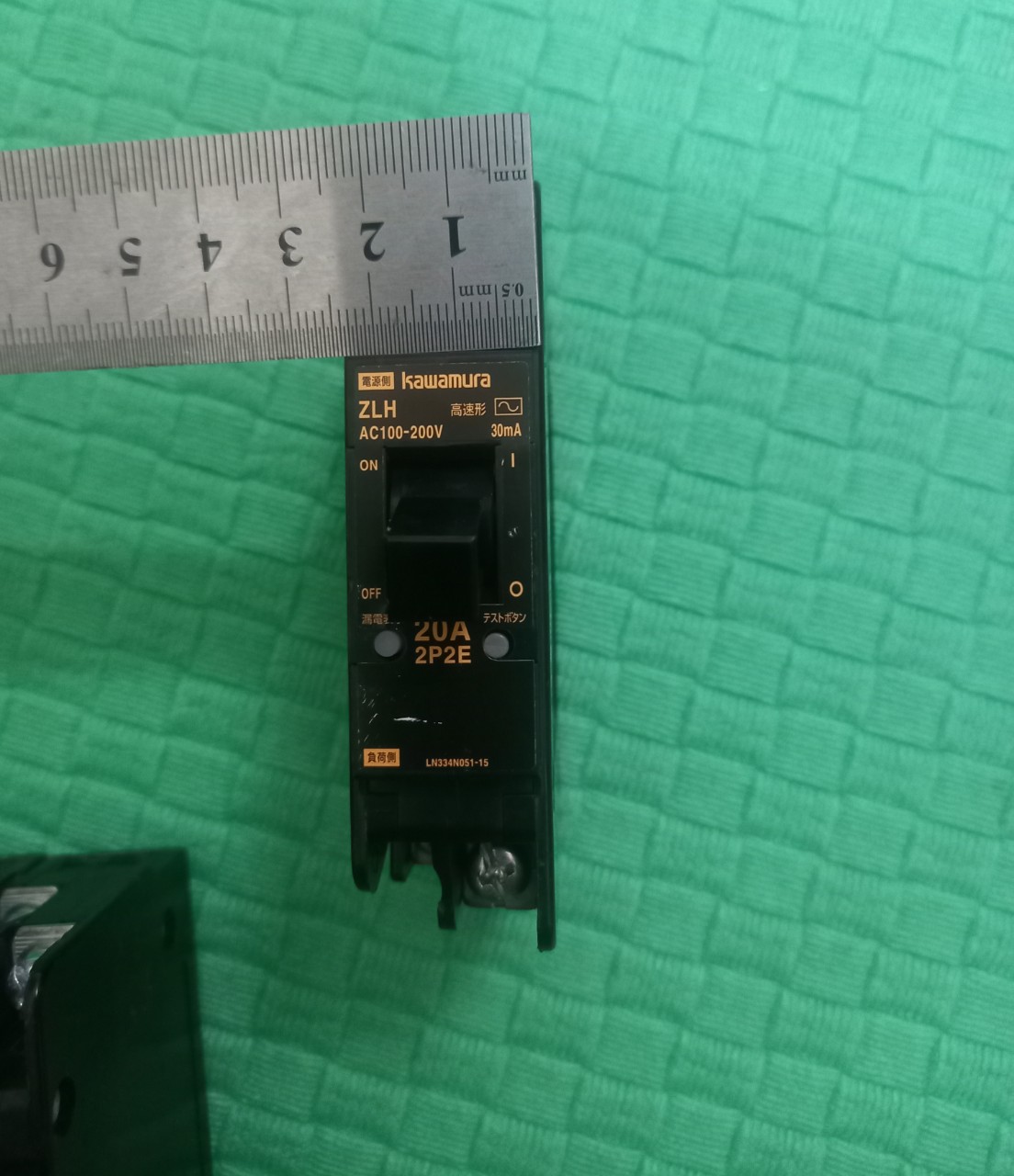 CB CHỐNG GIẬT NHẬT BẢN 20A 2 CỰC