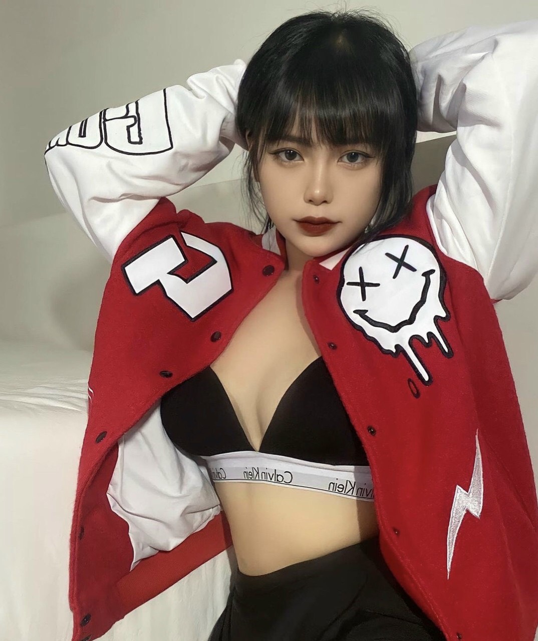 SIÊU PHẨM ÁO KHOÁC BOMBER NHUNG GÂN GONZ ĐỎ CỰC CHẤT