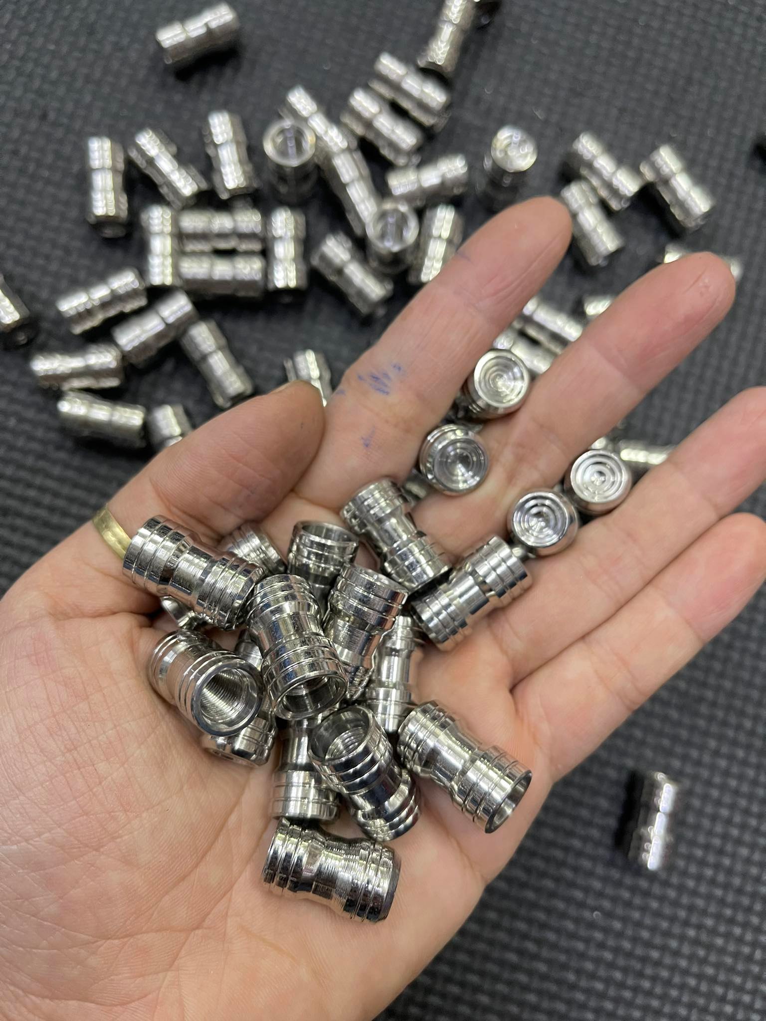 Van vòi inox , chân van , nắp đậy van vòi Salaya Salaza inox 304