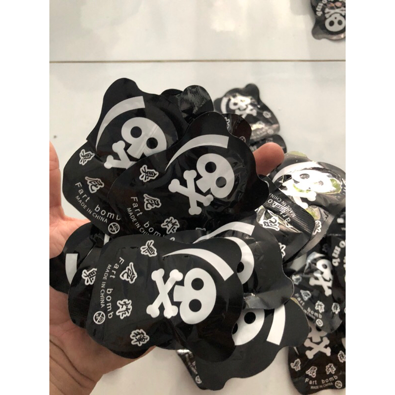 Bom Thúi troll bạn bè vui nhộn