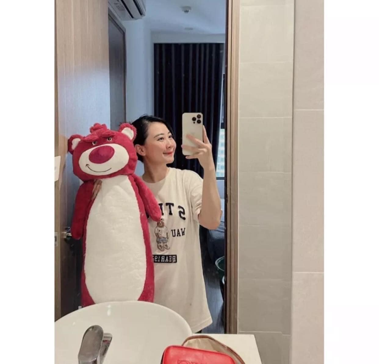 GỐI ÔM HÌNH GẤU DÂU LOTSO ĐỨNG