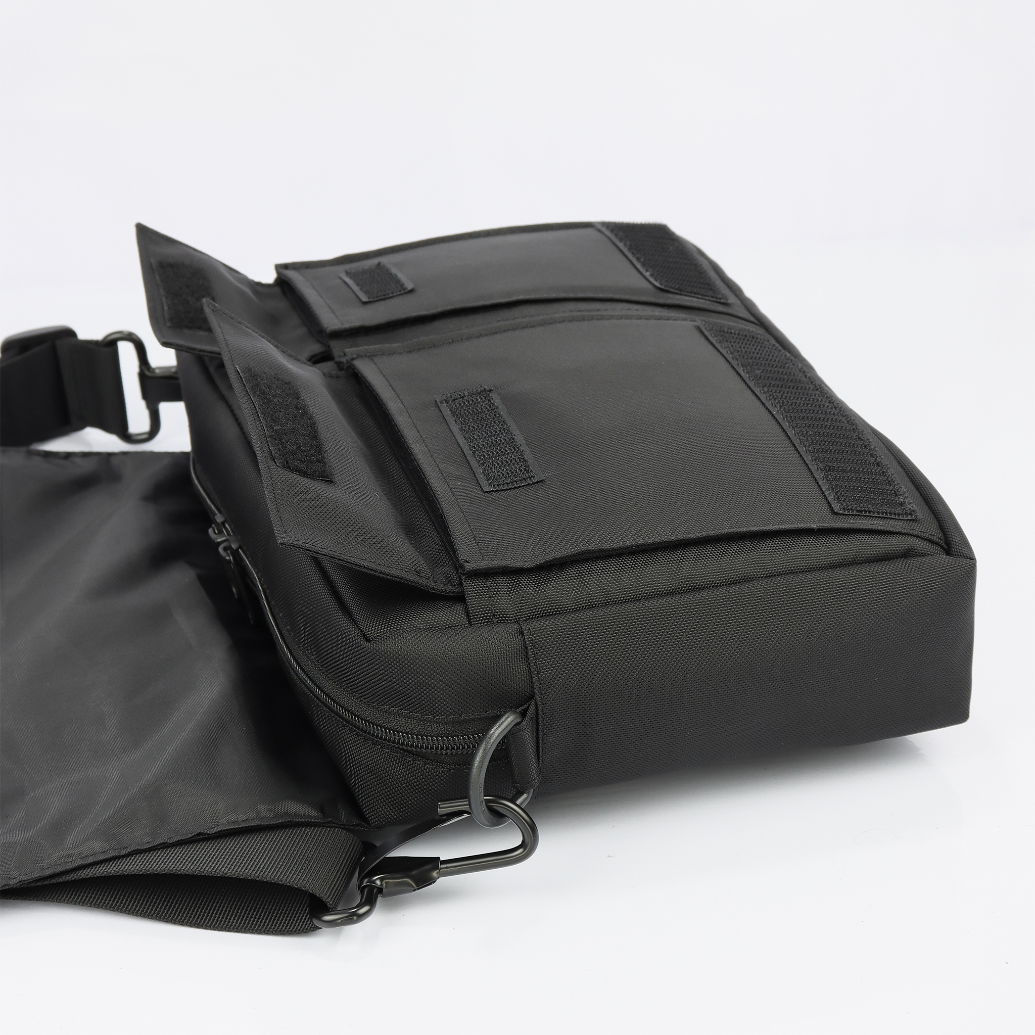 Túi Đeo Chéo Đựng Ipad SCARAB - CIPHER™ Messenger Bag Unisex