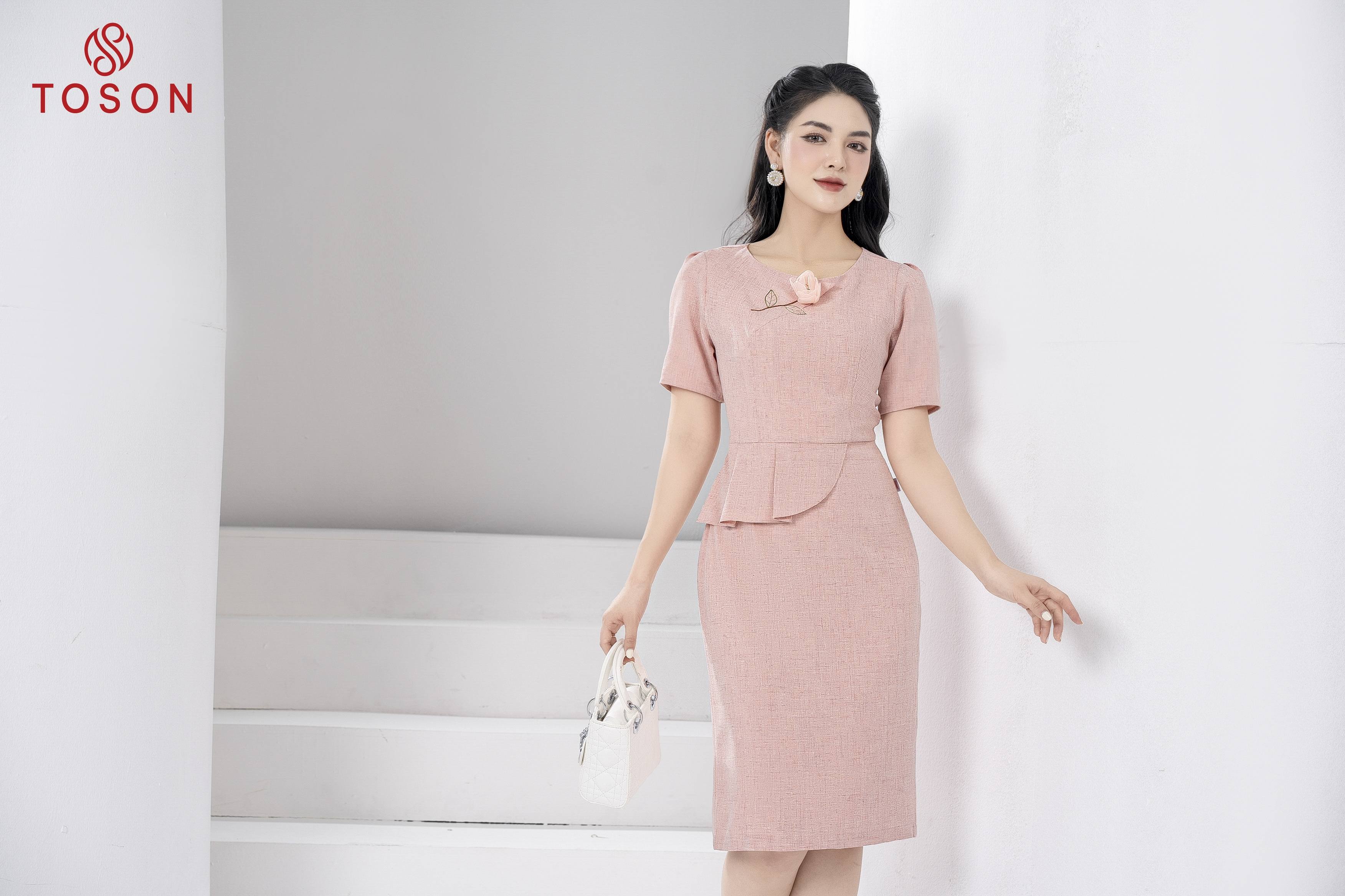 Đầm hồng phấn peplump cổ đính hoa 40995P84- TOSON