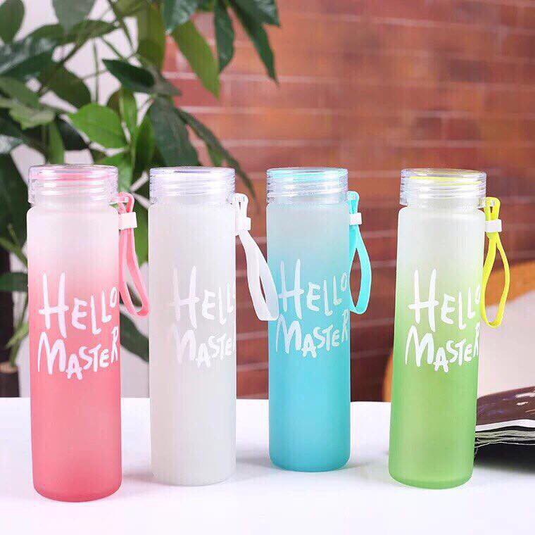 Bình Nước Thủy Tinh In Chữ Hello Master 480ML có dây xách