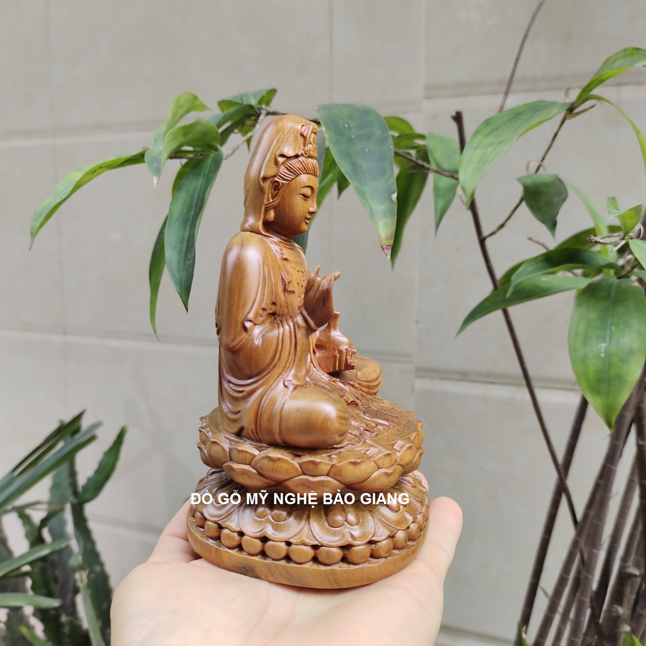Tượng phật bà quan âm để xe ô tô gỗ bách xanh