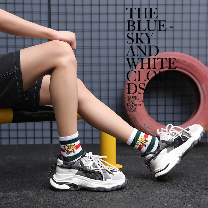 Embroidered tiger socks casual sports men's socks Business classic striped sock. 