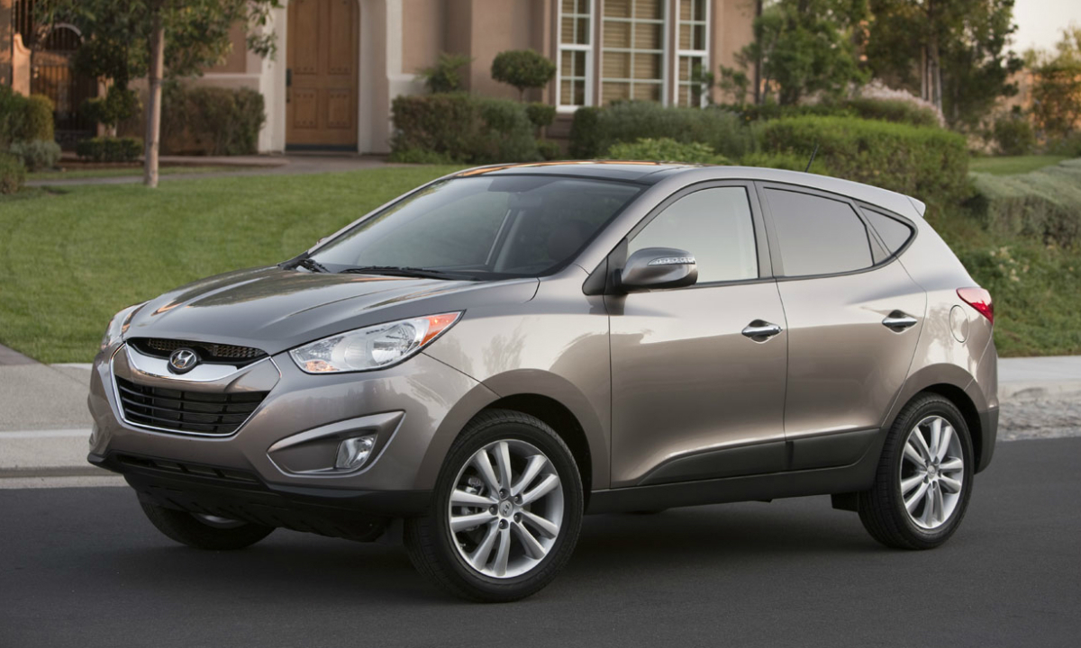GIOĂNG CỐP SAU HYUNDAI TUCSON 2010