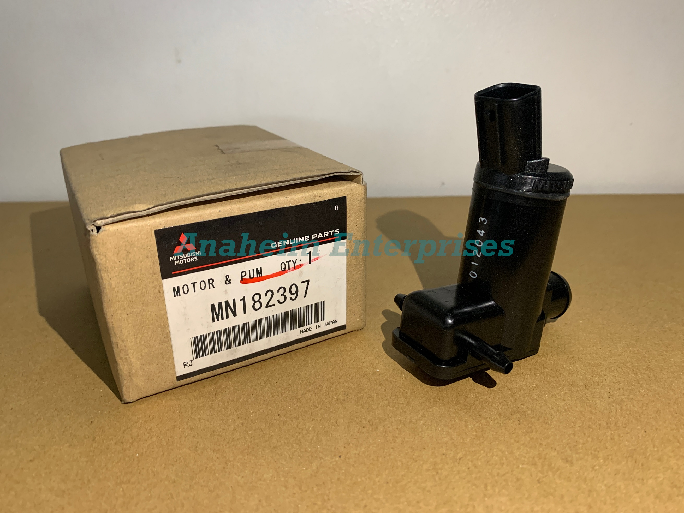 Mitsubishi Montero 2008 2018 Windshield Washer Motor MN182397