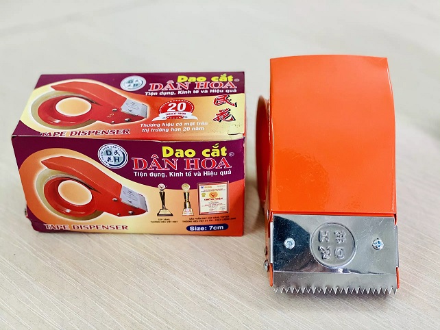 Cắt băng dính cầm tay Dân hoa 7cm