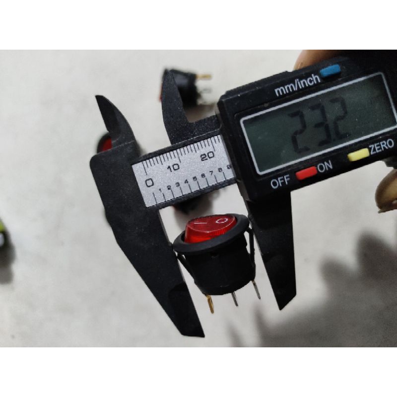 công tắc bập bênh có đèn 3 chân