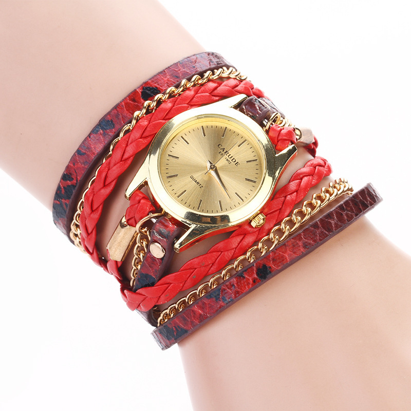 Women's Quartz Watch with Snakeskin Texture Loop Bracelet - A stylish and elegant ladies' watch featuring a snakeskin texture loop bracelet. The watch is designed with a sophisticated chain, combining fashion and functionality. Perfect for those who appre