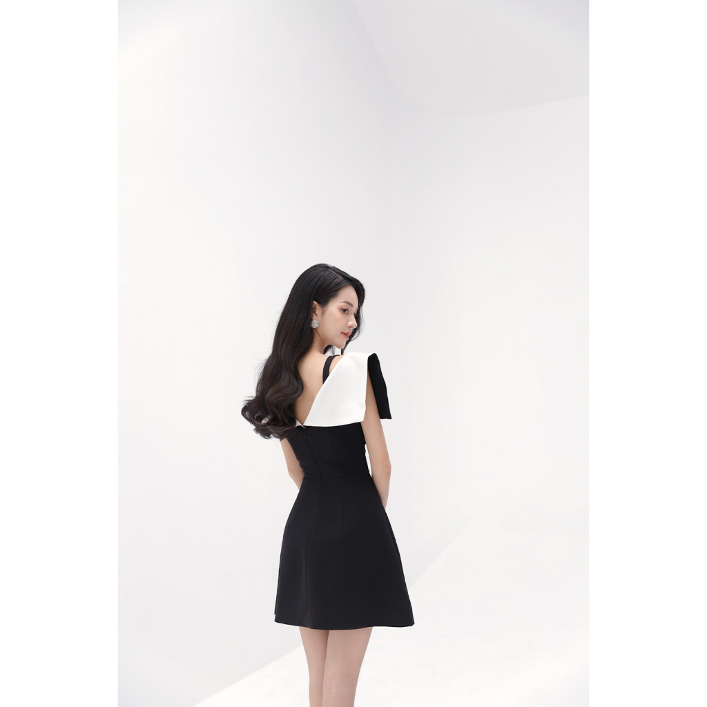 Đầm Dây Đen Phối Cổ Trắng Tùng Xẻ - XIPI