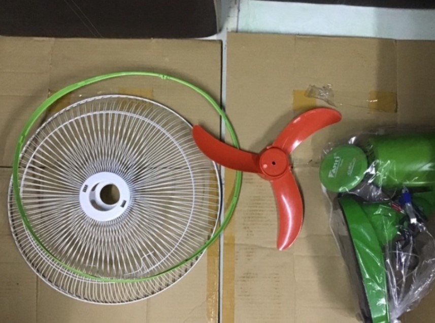 Quạt treo tường kẹp bình ắc quy 24V