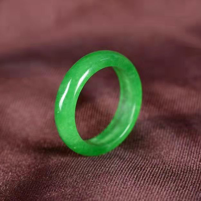 Emerald colour jade ring Yang green Jadeite jade ring green quartzite jade rings Classic Eternal