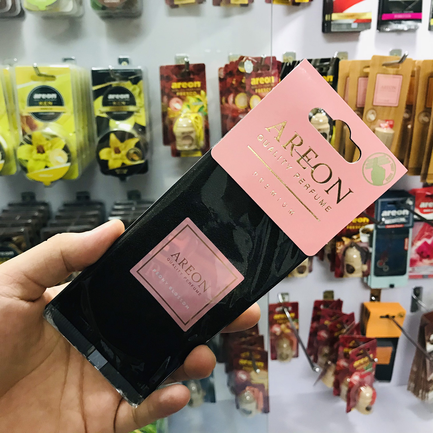 Lá thơm treo xe ô tô AREON MON Premium