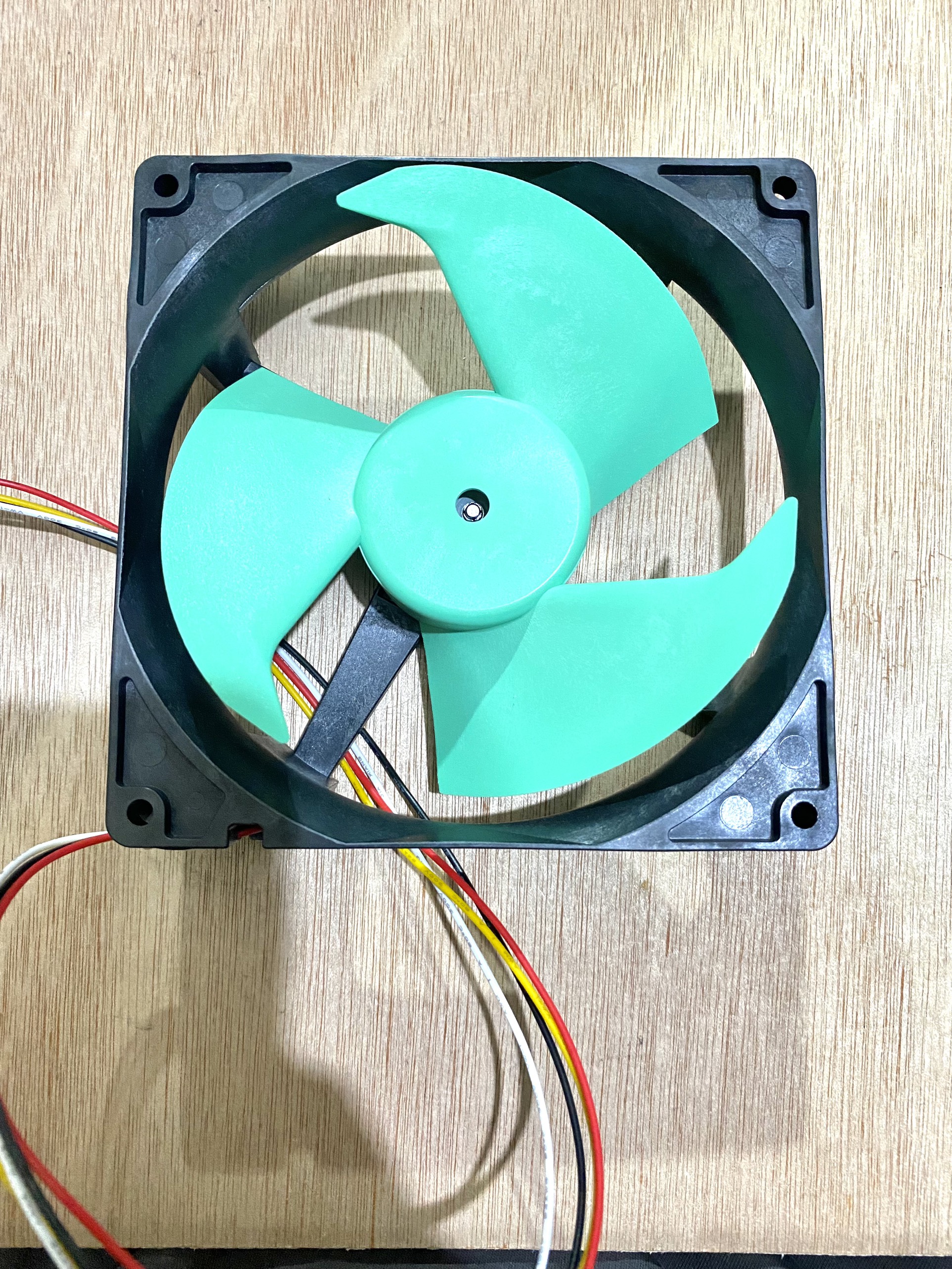 Quạt tủ lạnh xanh 14V 4 dây (12*12)