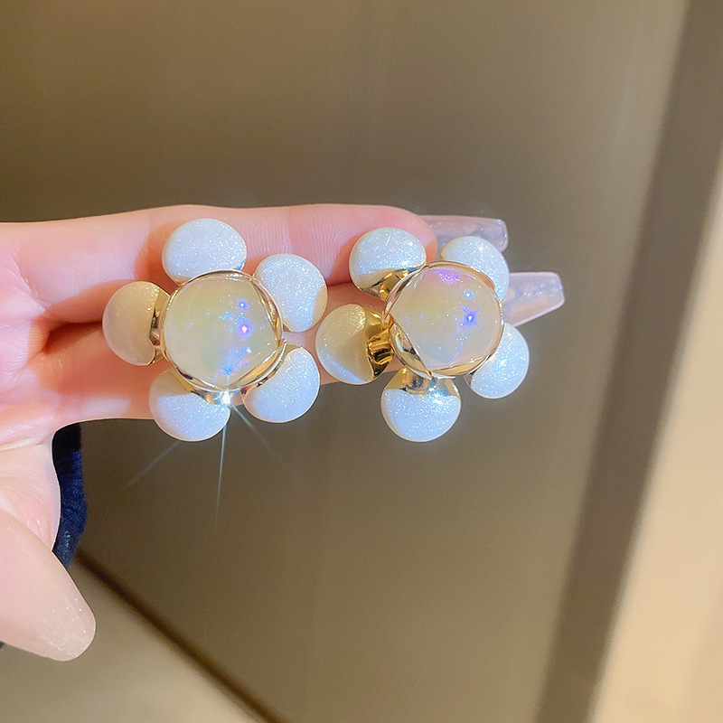 Bông tai nữ cá tính ngầu rẻ