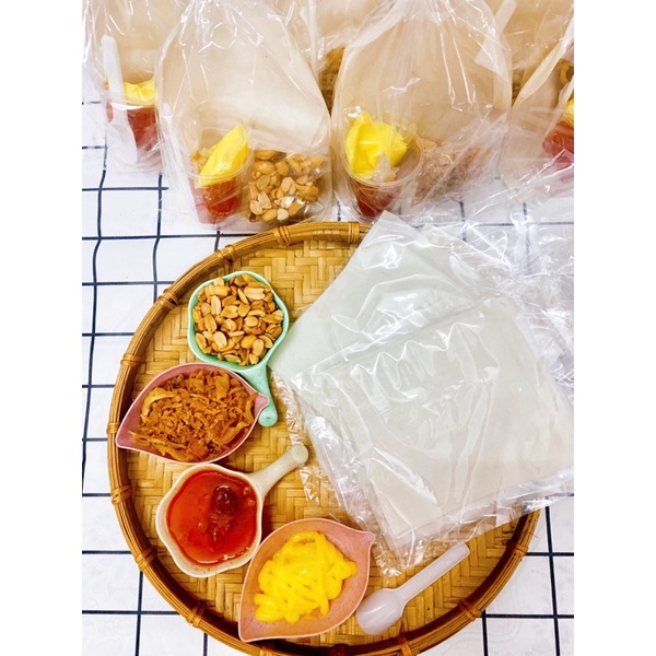 Bánh tráng chấm me bơ đậu phộng hành phi