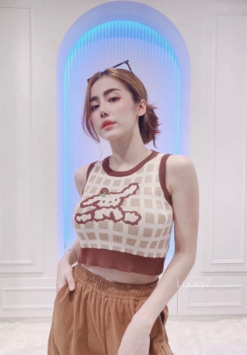เสื้อแขนกุดไหมพรม ลายตาราง ผ้าไม่หนา ไม่บาง จะใส่ทับ ใส่เดี่ยวก็น่ารัก ...