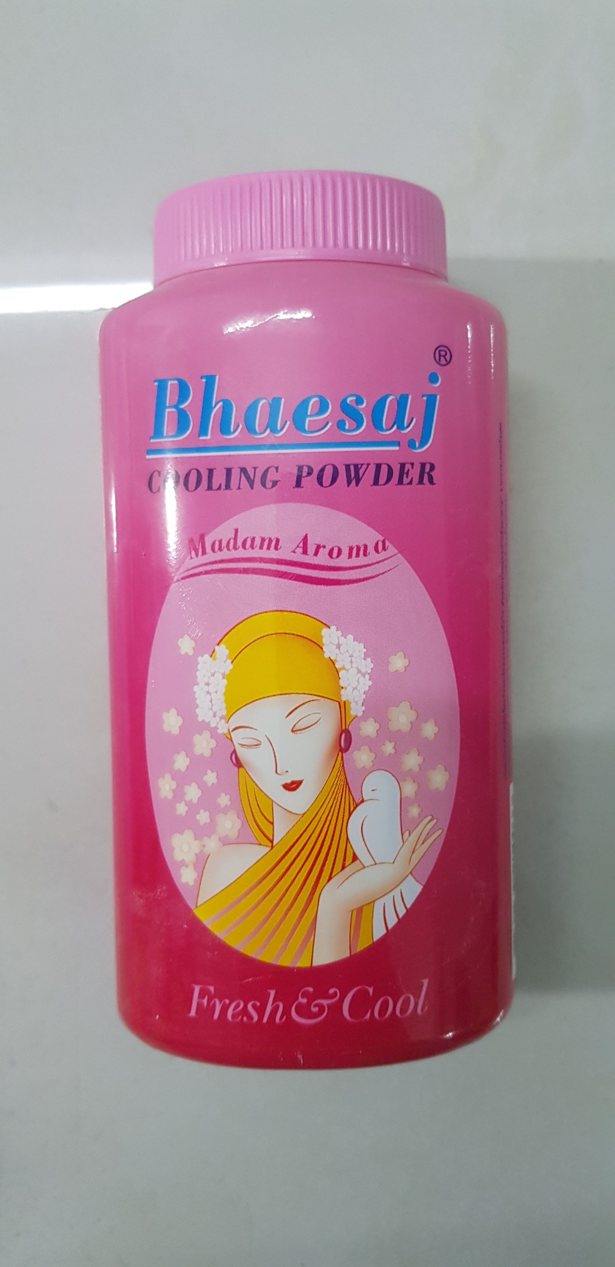 Phấn lạnh bồ câu Bhaesaj Thái Lan (Cooling Powder) 50gr