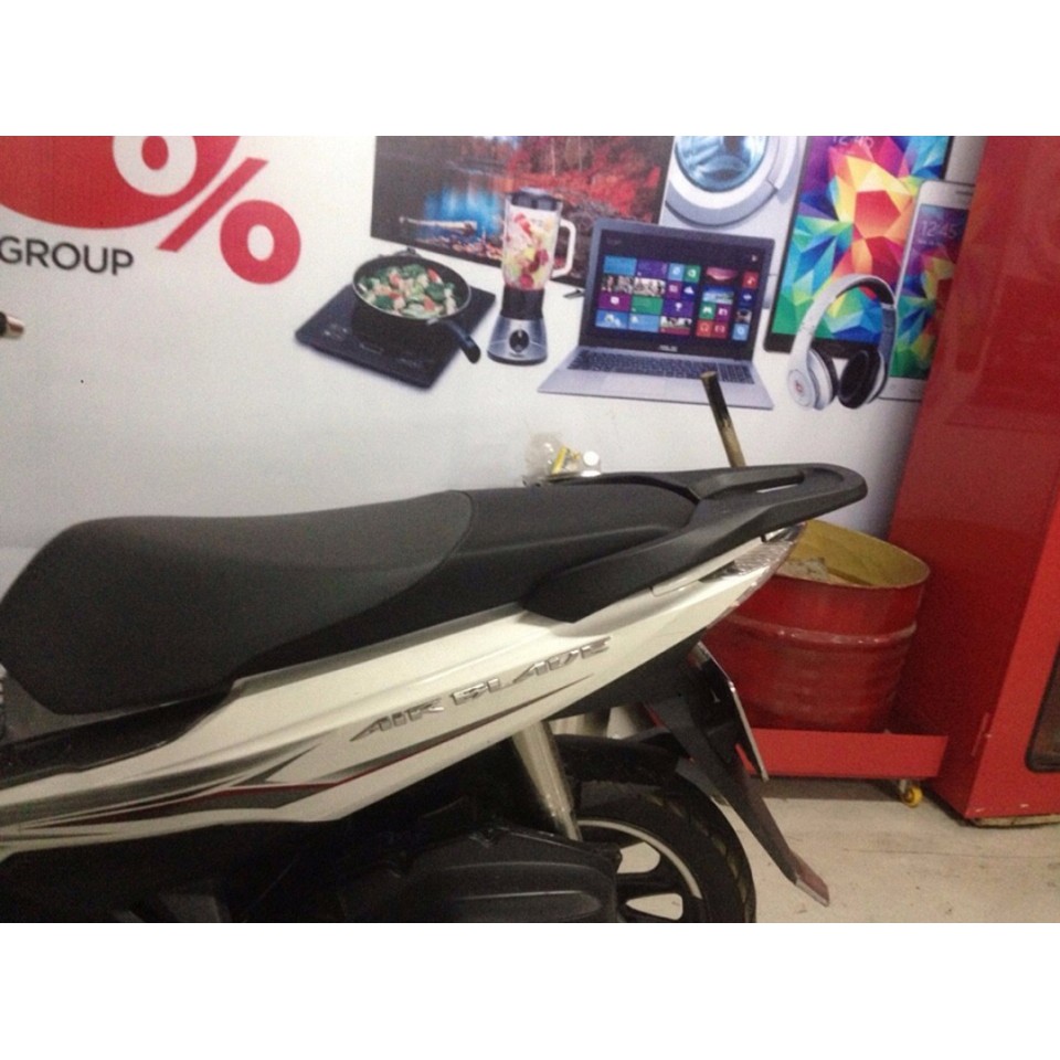 Cảng sau (tay dắt) cho xe AIR BLADE 2016  2019 kiểu SH Ý (đen mờ)