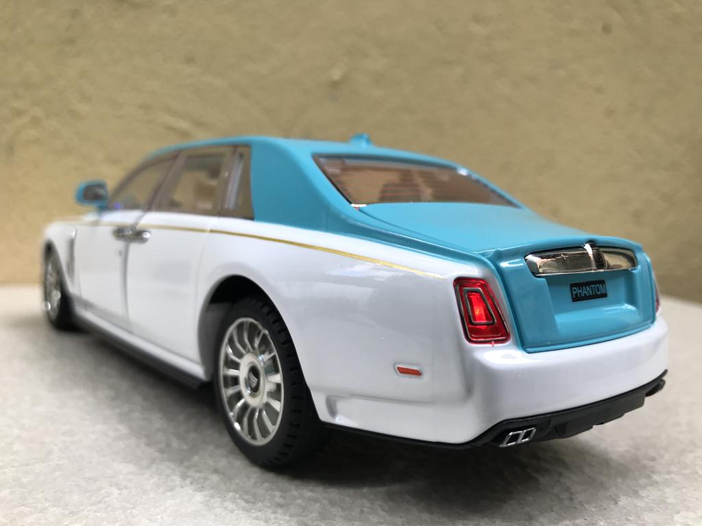 Mô hình xe Rolls-Royce Phantom MANSORY 1:24
