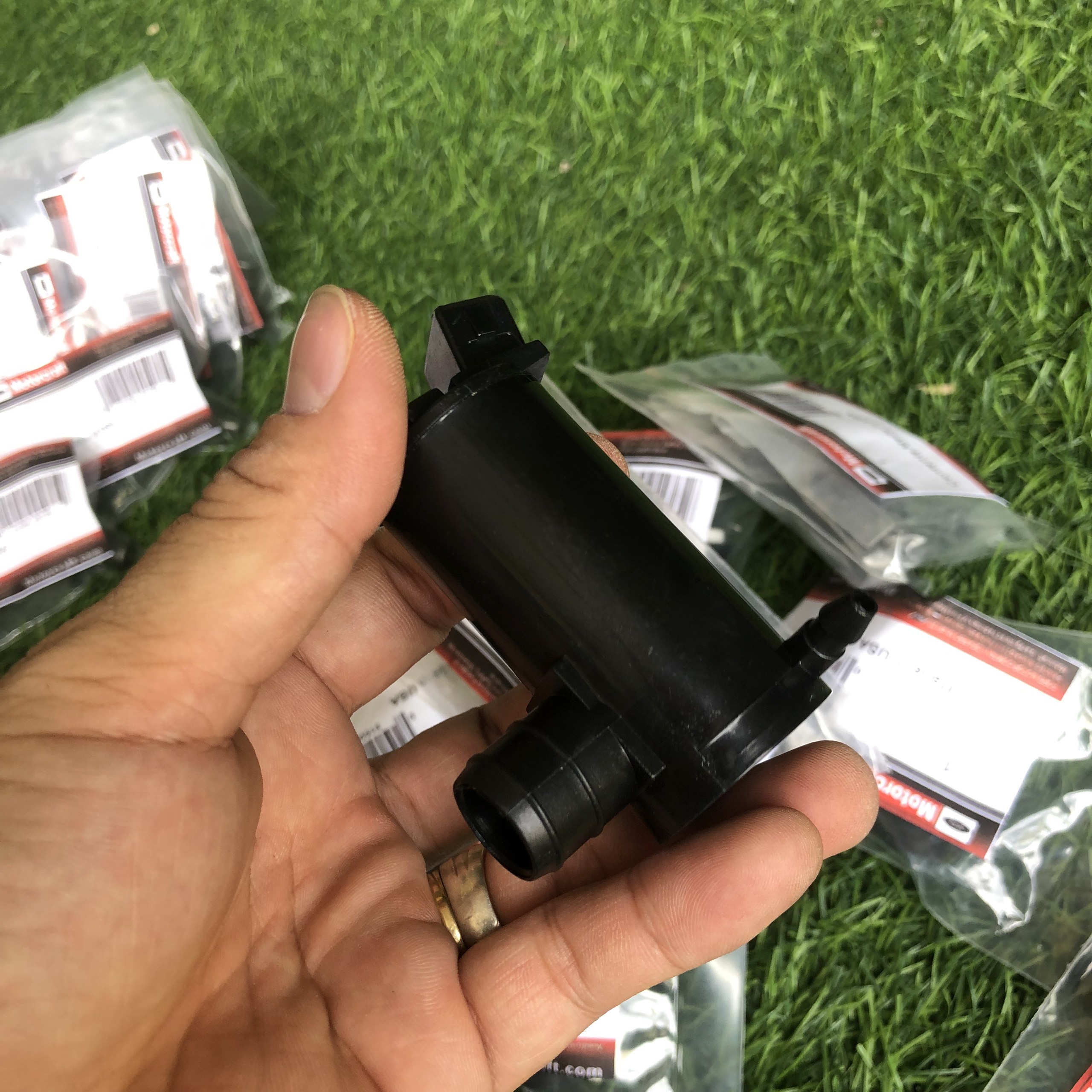 [HCM]Motor bơm xịt nước rửa kính Ford Transit
