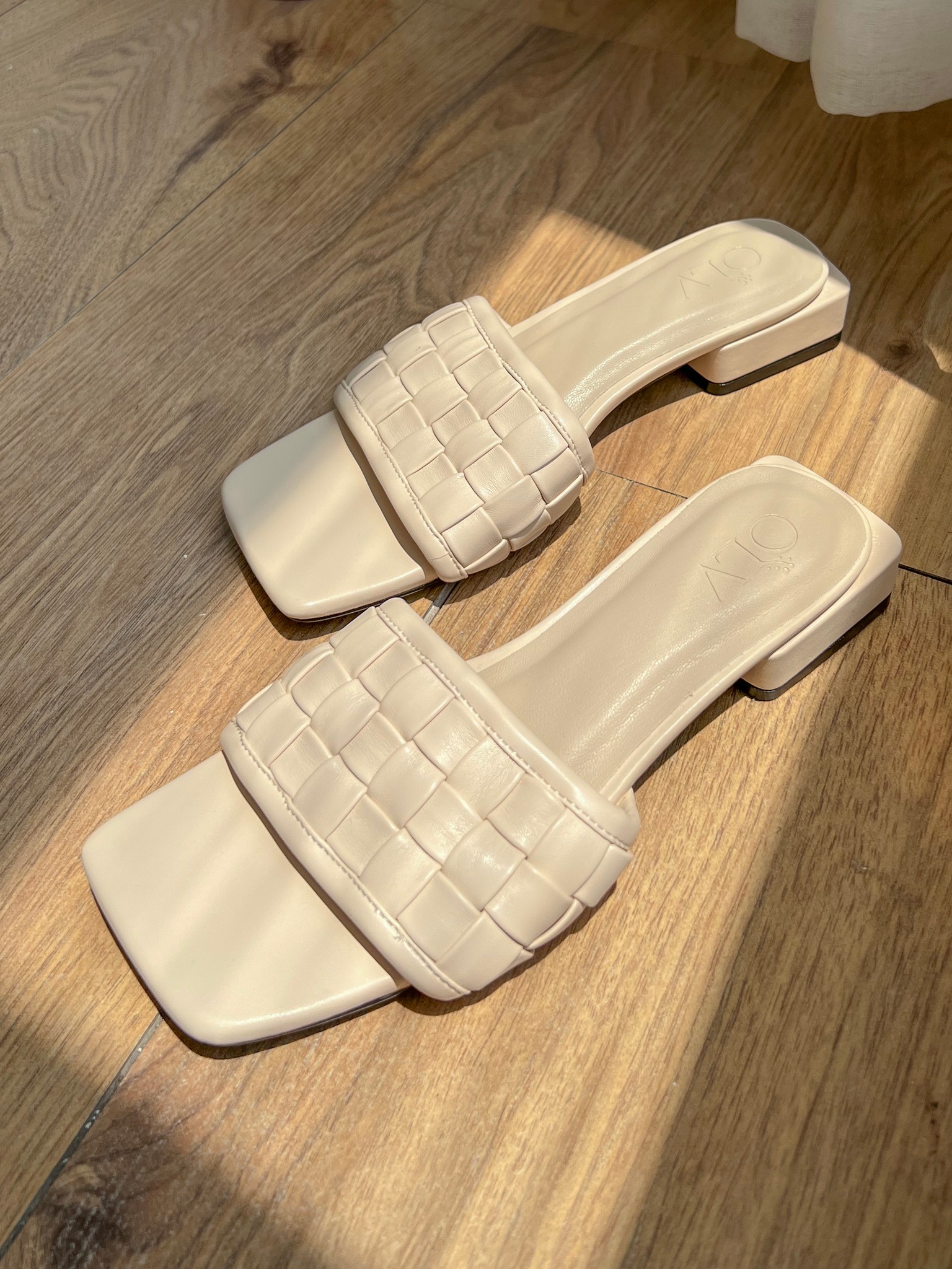 OLV - Dép Creamy Basket Weave Sandals