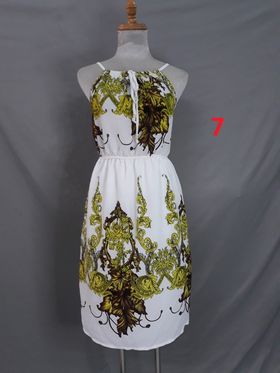 Đầm xốp yếm- ngắn