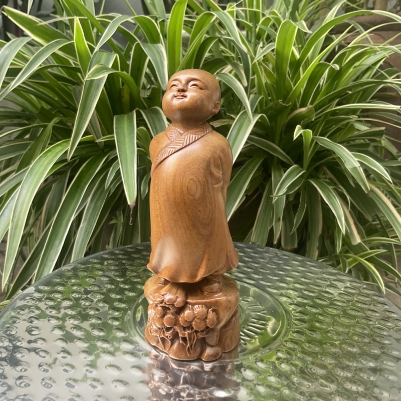 [GIA RE] Tượng tuỳ duyên gỗ bách cao 30cm