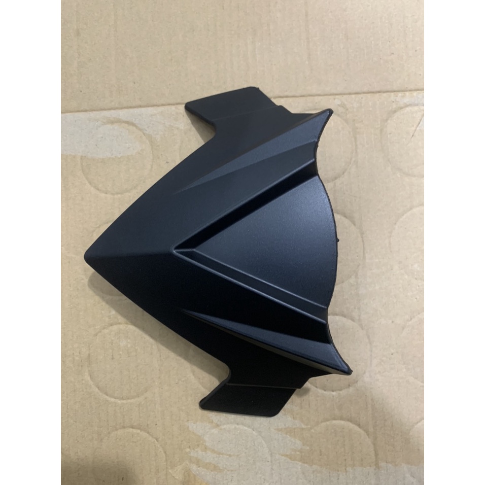 Chắn gió xe winner v1 màu đen nhám