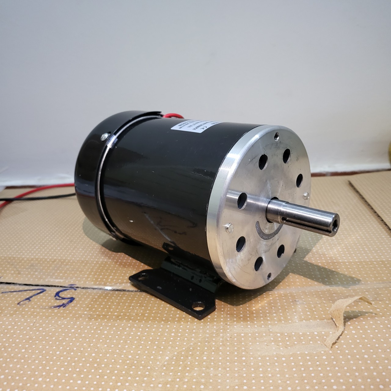 Motor DC 12v 500w có cánh quạt làm mát