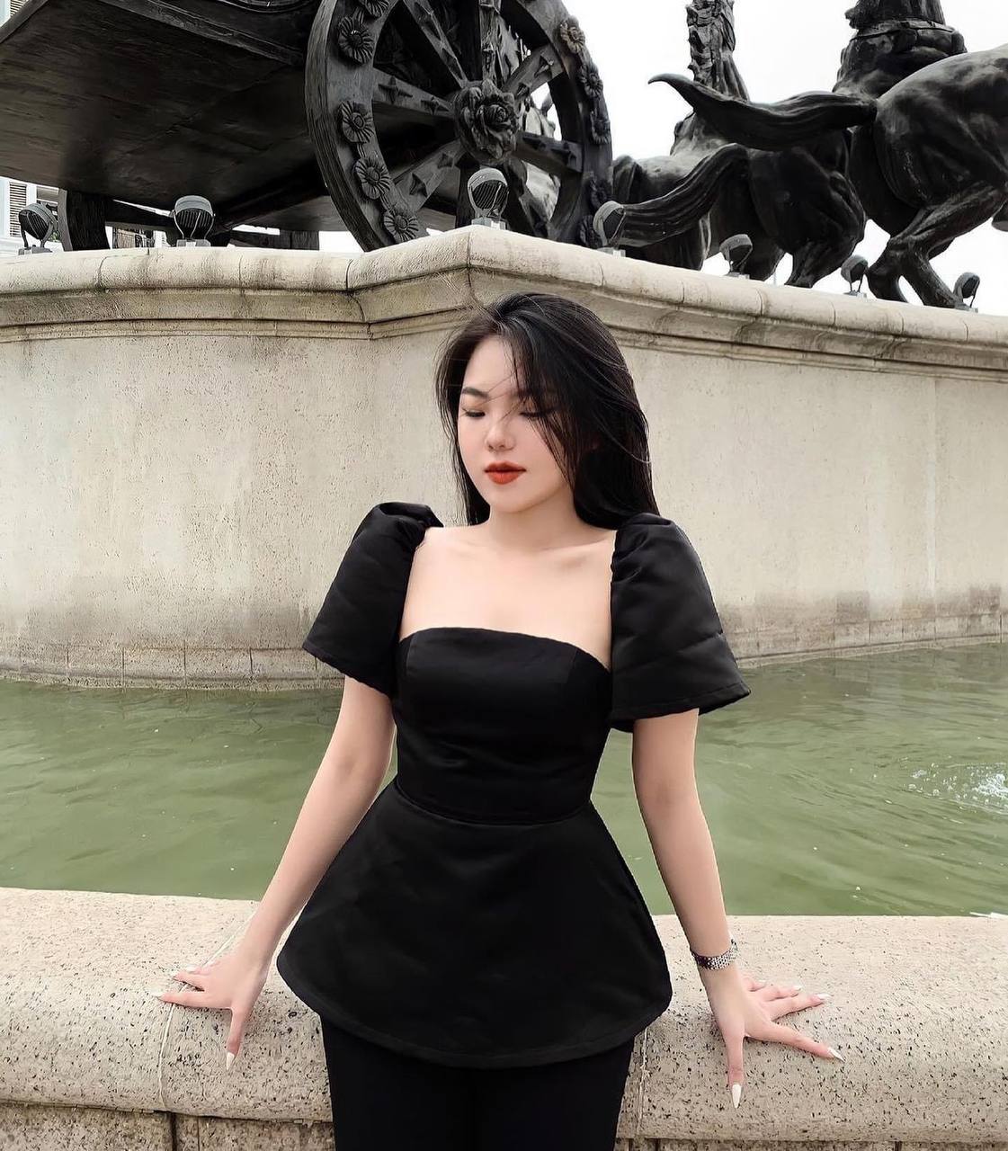 Áo Tay Phồng Chiết Eo Dáng Peplum HONY