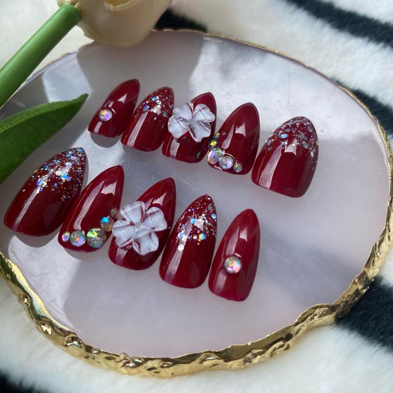 Elegant Maroon Nail Art Ideas